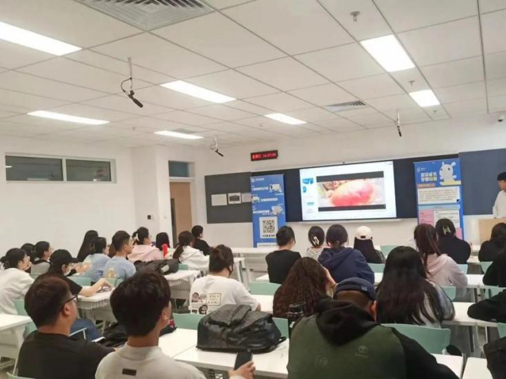 融匯中西，共創(chuàng)未來 青島黃海學(xué)院國際商學(xué)院的教育文化交流之路